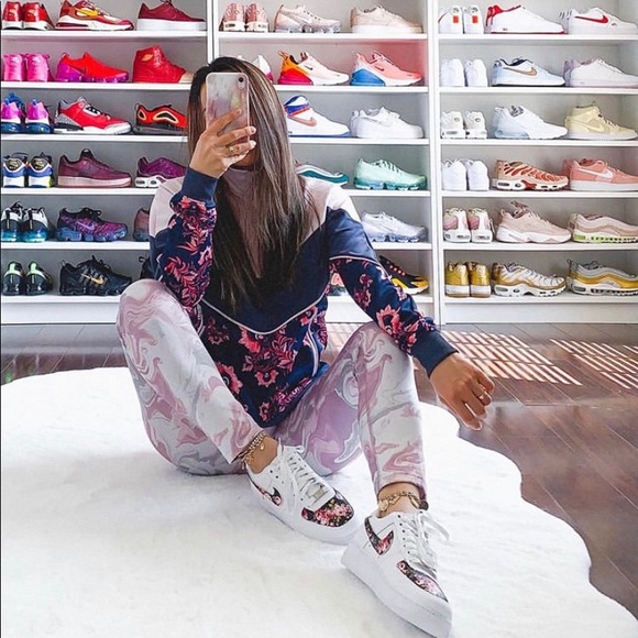 Nike sportswear floral jacket - Picture 2 of 6